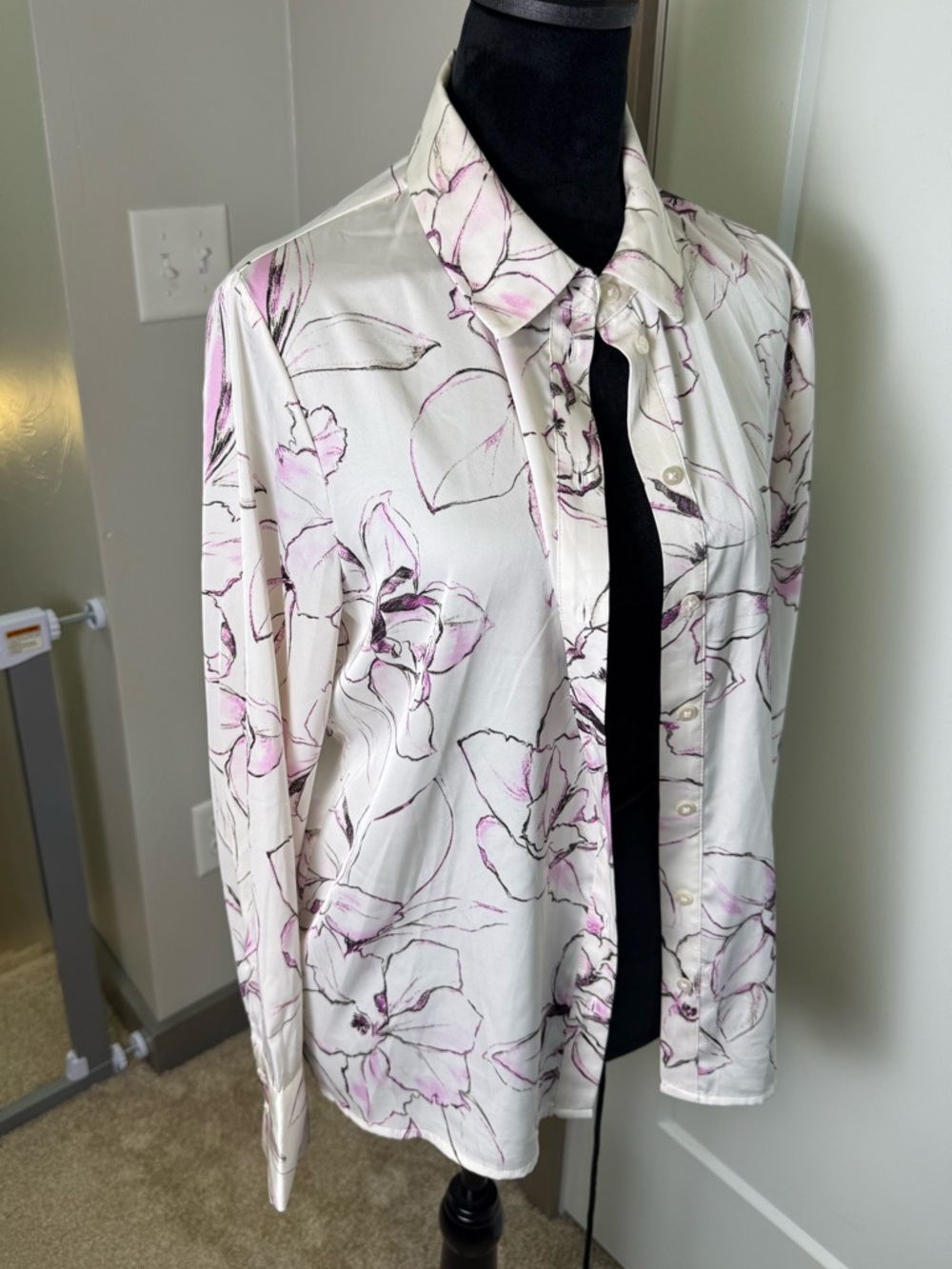 Rachel Zoe White Purple Floral Satin Button Down Blouse Flowy Business Casual M‎